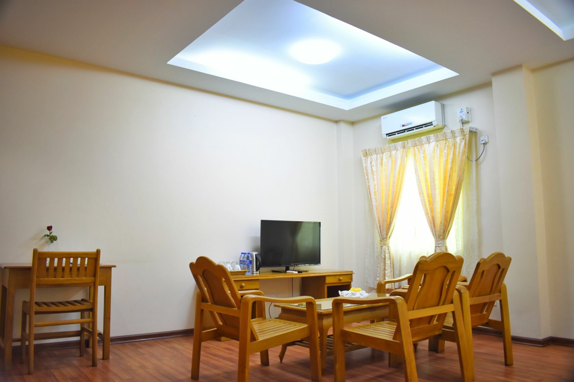 Shwe Poe Eain Hotel New Bagan Экстерьер фото